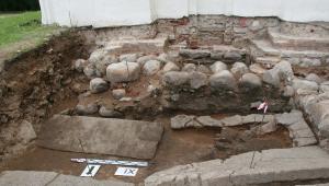 Археологи нашли утерянную гробницу архиепископа 14-го века в Новгороде - Похоронный портал