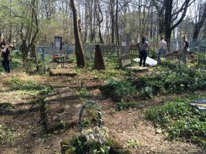 Акция по уборке Даниловского кладбища проходит в Ставрополе - Похоронный портал