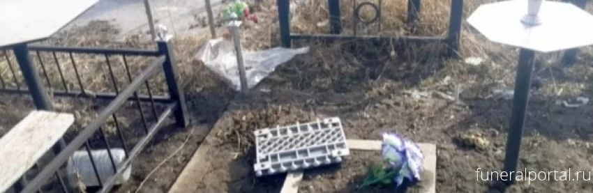 «Дожили»: на кладбищах Новошахтинска воруют столы и лавки - Похоронный портал