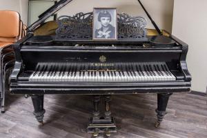 Новосибирцам покажут рояль репрессированной пианистки - Похоронный портал