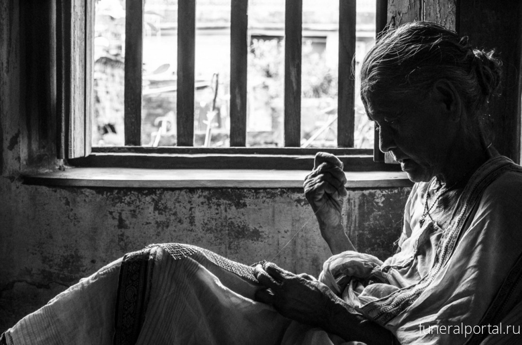 «Жизнь обесценилась»: до чего пожилых доводит самоизоляция