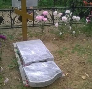 На Шереметьевском кладбище опять повалили могильные памятники - Похоронный портал