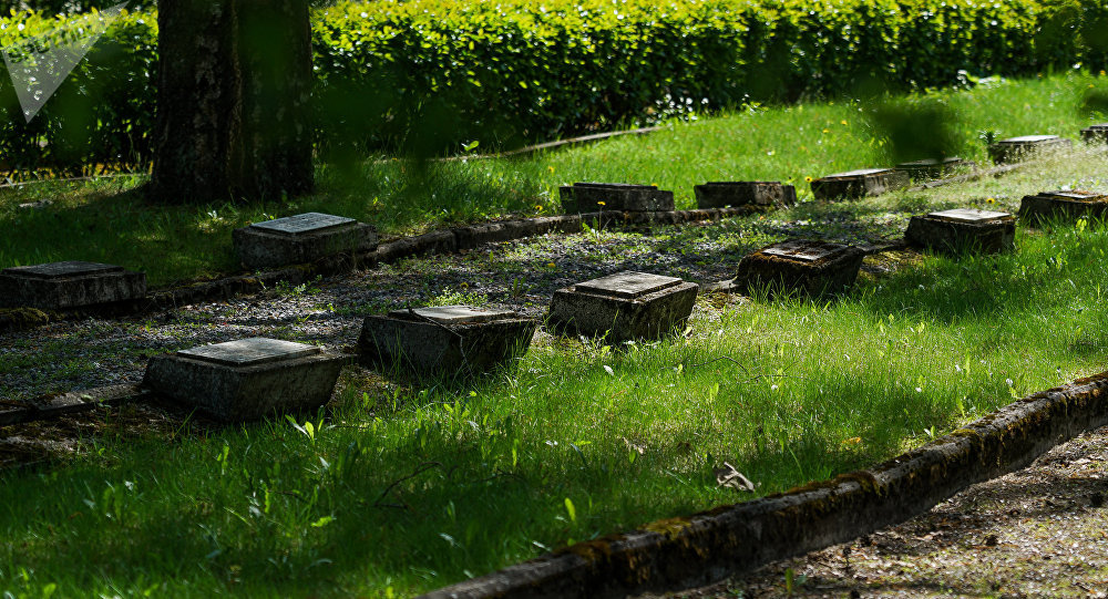 Латвия. Война с мертвыми: представитель Нацобъединения предлагает «зачистить» Братское кладбище - Похоронный портал