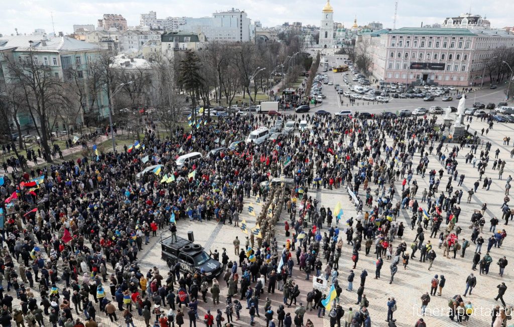 Mass protests in Kyiv puts city of 3 million in danger while subway was suspended - Похоронный портал