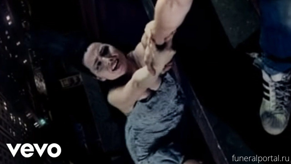 Му́рманск. У покойного, чье тело достали из могилы на кладбище в Мурмашах, не было близких - Похоронный портал