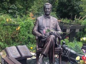 Памятник артисту Святославу Бэлзе открыли на Ваганьковском кладбище - Похоронный портал