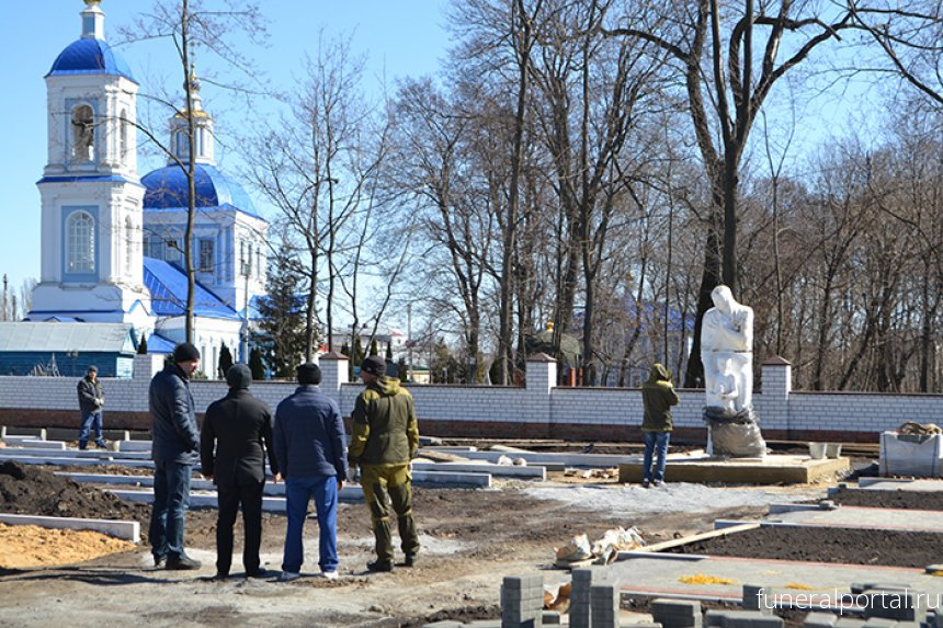 Мичуринск. На братском кладбище установили памятник «Скорбящая мать»