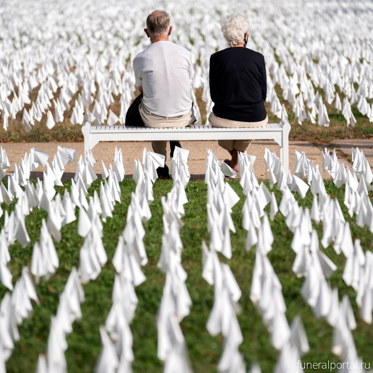 White flags along the National Mall will mark more than 600,000 U.S. Covid deaths.