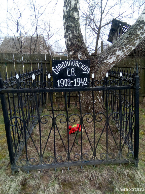 Беларусь. Могила жительницы деревни Могилевского района, погибшей от рук немцев, признана воинским захоронением