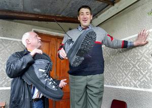 На Украине умер самый высокий человек в мире  - Похоронный портал