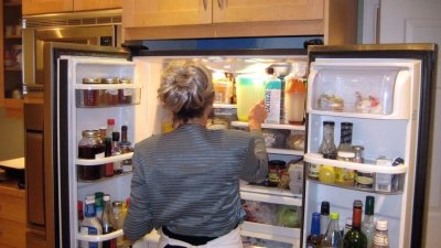 Ученые назвали самое опасное для здоровья место в холодильнике