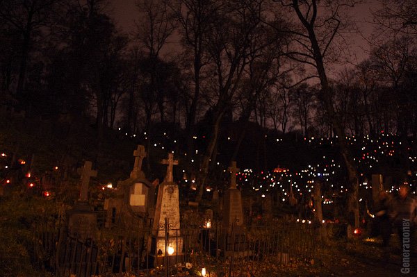 Что происходит на кладбище ночью на Дзяды (фото) - Похоронный портал
