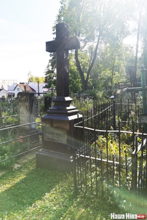 Самый дорогой, трагический, мистический. И другие необычные памятники на Кальварийском кладбище в Минске