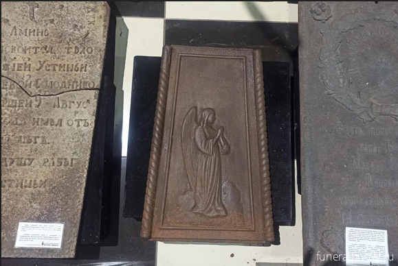 В Новосибирск из Геленджика привезли двухвековое чугунное надгробие с могилы аристократа - Похоронный портал