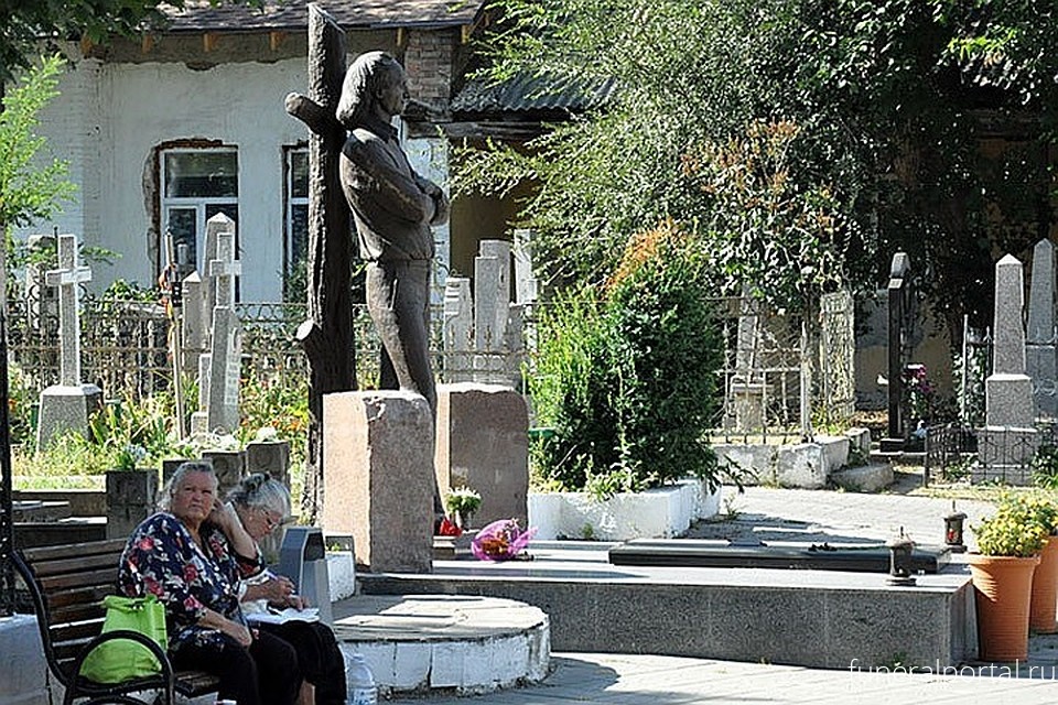 Молдова. На Армянском кладбище в Кишиневе на месте старых могил готовятся строить склепы для новых хозяев жизни - Похоронный портал