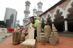 В Куала-Лумпур нашли мусульманские надгробия 18 века - Похоронный портал
