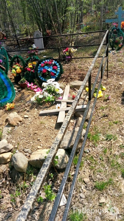 Вандалы разгромили памятники на кладбище в Хабаровском крае - Похоронный портал