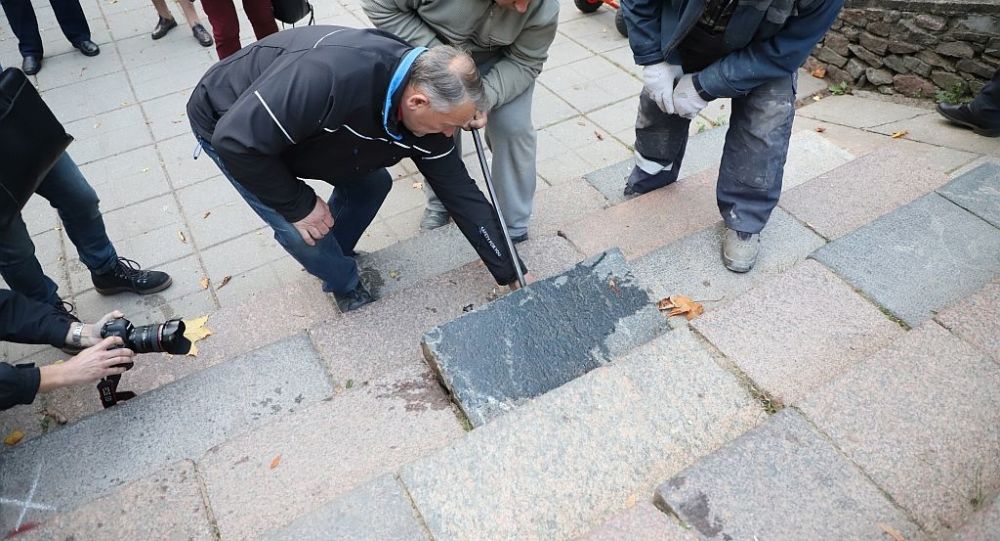  Литва. В Шяуляе демонтируют из городских объектов камни еврейских надгробий - Похоронный портал