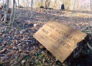В Мамоново сотрудники местного музея обнаружили надгробья бургомистров Хайлигенбайля - Похоронный портал
