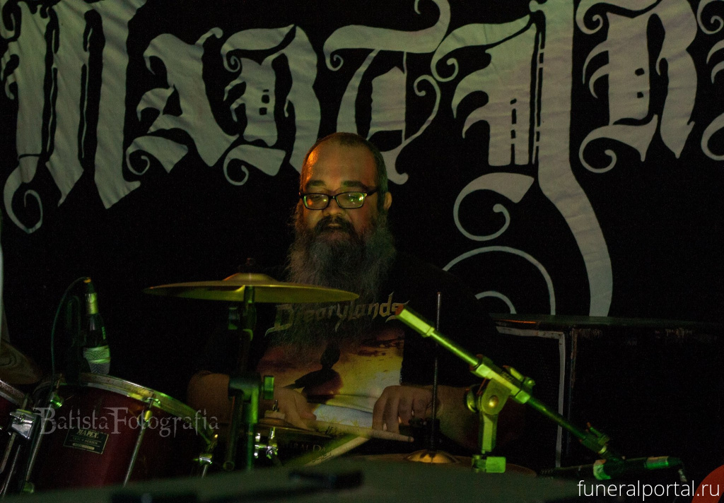 Drummer Luis Fernando Mello, known as Louis Bear, a member of the group The Cross, has died  - Похоронный портал