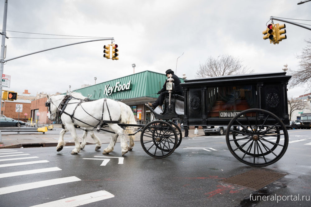 19th-century funeral rolls down Brooklyn streets  - Похоронный портал