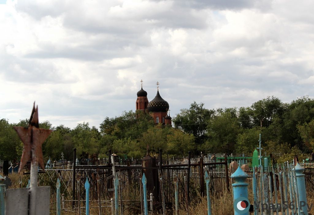 Купеческие склепы и братские могилы: как сегодня выглядит старейшее кладбище Орска?
