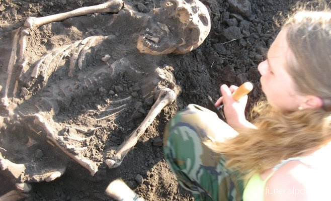 Чехия. Археологи обнаружили могилы жертв лагеря для цыган в Лети