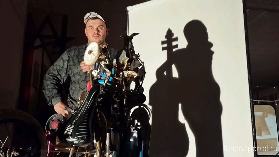 Скульптор Альберт Туркин создал необычный памятник-пулемет