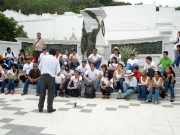 В Эквадоре кладбище Гуаякиле открыли для туристов