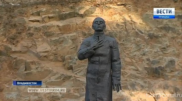На острове Русский открыли памятник поэту Осипу Мандельштаму - Похоронный портал