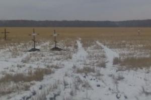 Загадочные могильные кресты с надписями на английском языке обнаружились под Омском - Похоронный портал