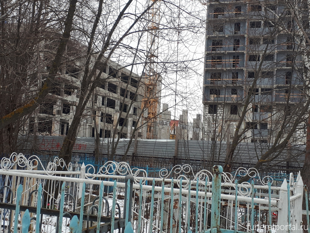Жители Челнов недовольны строительством 20-этажного дома вплотную к кладбищу - Похоронный портал