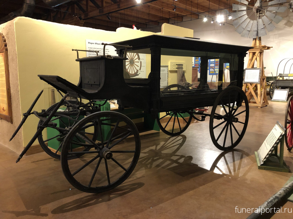 New Mexico Farm & Ranch Museum gets famed Garrett hearse after lawmen history display closes - Похоронный портал