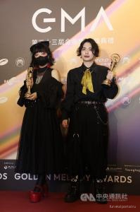  Тайбэй. Тайваньский камерный поп-дуэт Collage получил награду "Лучший новый исполнитель" на 33-й церемонии Golden Melody Awards за дебютный альбом "Memento·MORI"