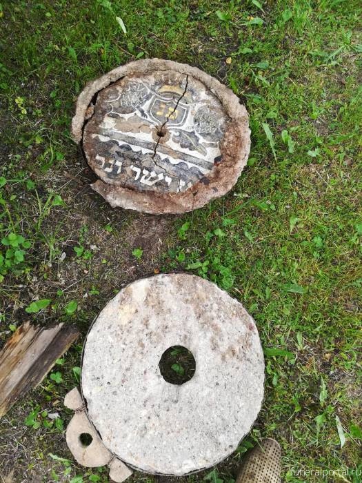 Беларусь. Необычная находка в Толочинском районе. Жернова или надгробие и что написано на этом предмете - Похоронный портал