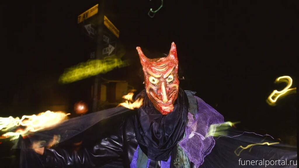 Поклонник сатаны или Доктора Кто? - Похоронный портал